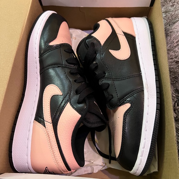 Jordan low Crimson Tint